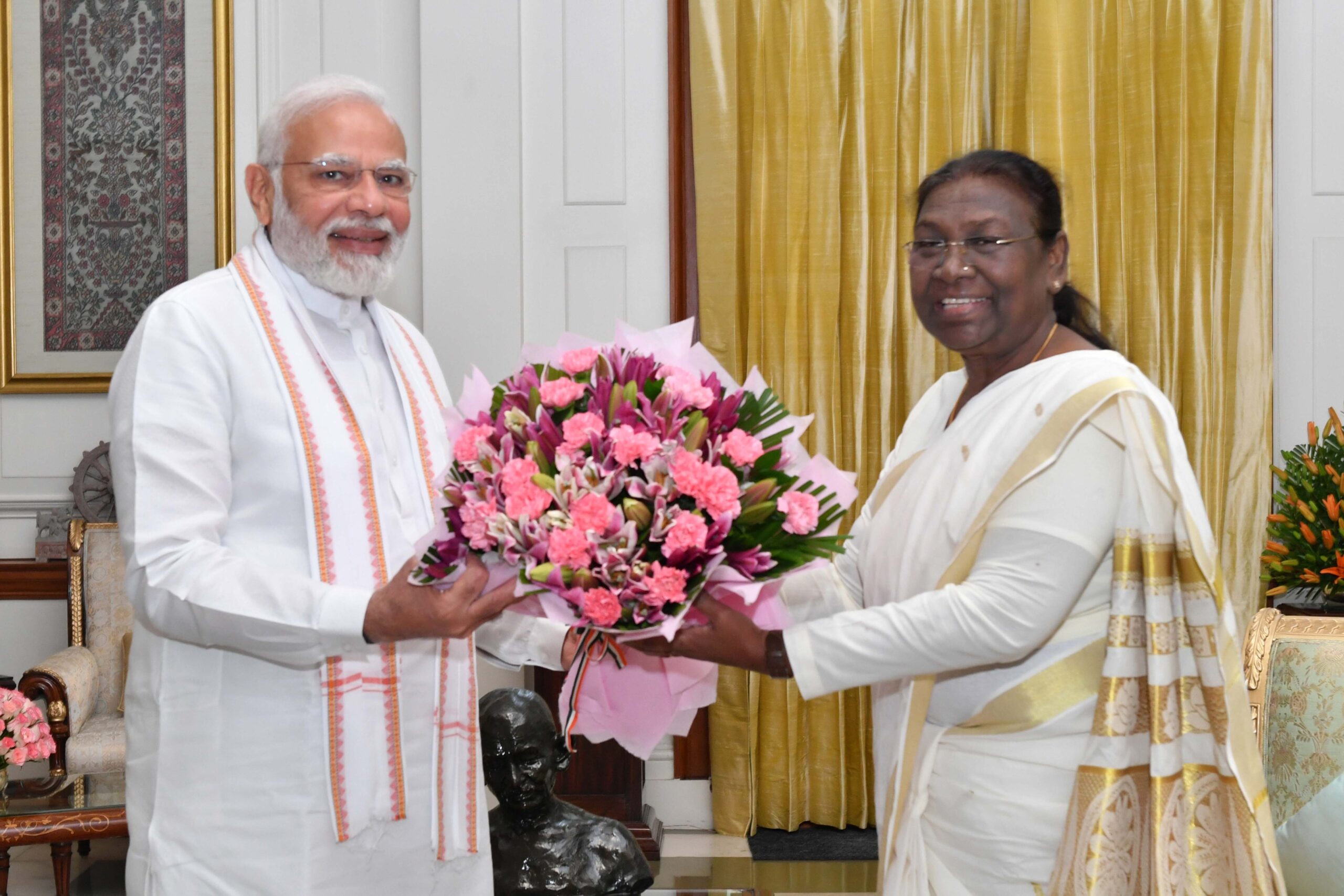 Indian Prime Minister & President Greeting Each other